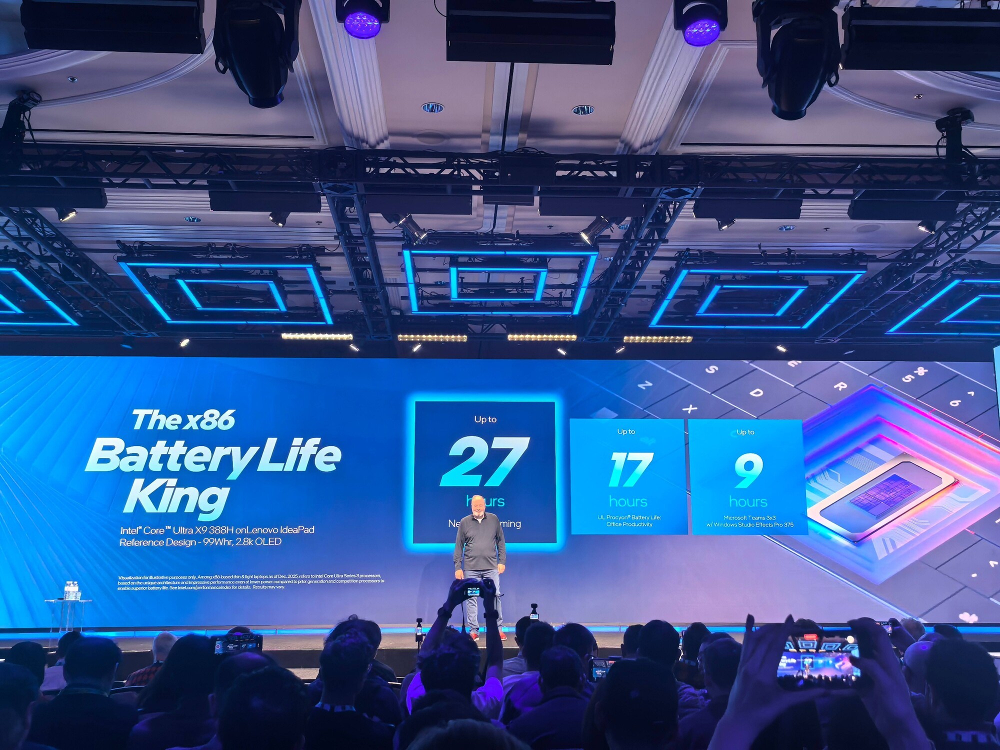 极摩客 EVO-T2 CES 2026 全球首发,英特尔 CEO 陈立武亲签推荐!