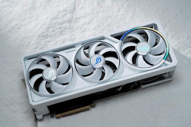 Ϧ°ɫԿ⣡ROG ASTRALҹRTX5080Ϯ