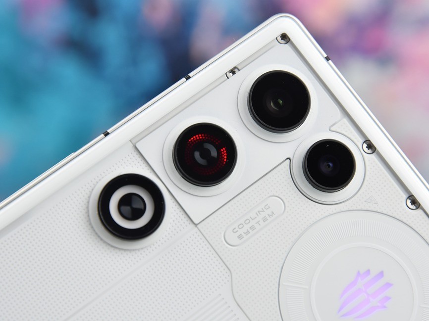 红魔11 AIR全面评测：轻薄高颜值的“掌中PC”