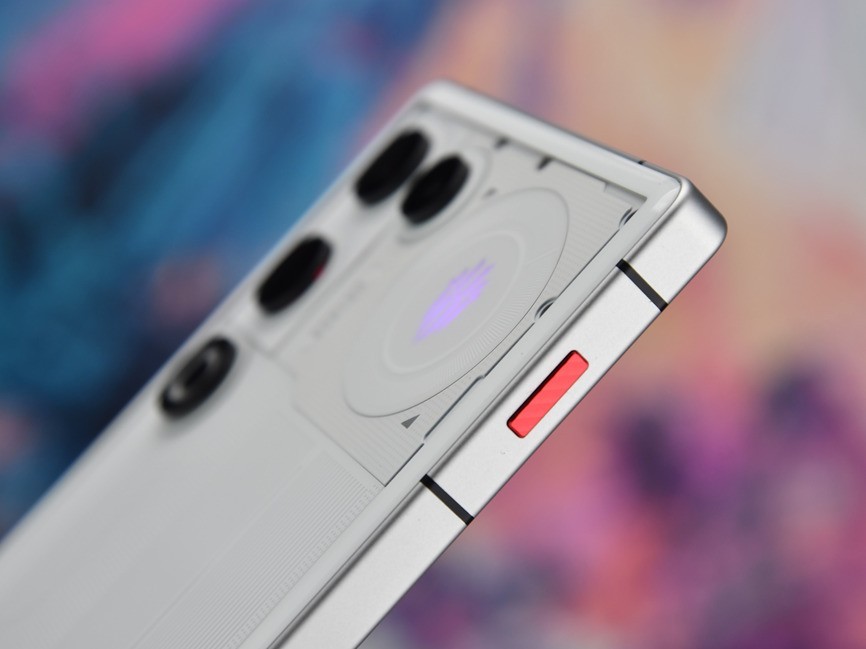 红魔11 AIR全面评测：轻薄高颜值的“掌中PC”