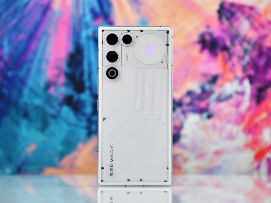 红魔11 AIR全面评测:轻薄高颜值的“掌中PC”