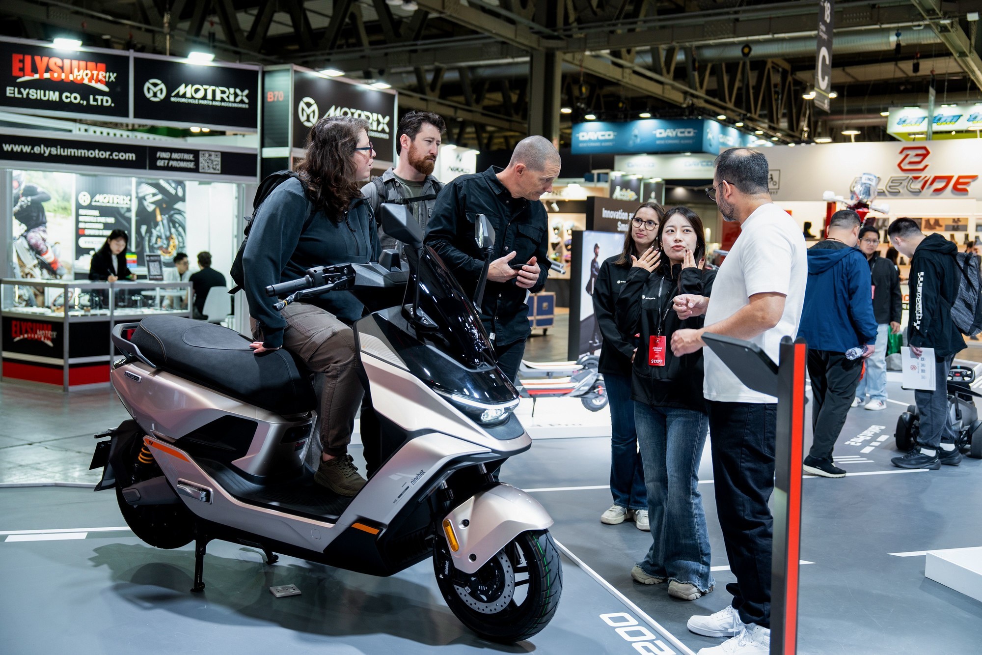 九号公司全系新品登陆2025米兰展，智能出行中国势力引全球瞩目