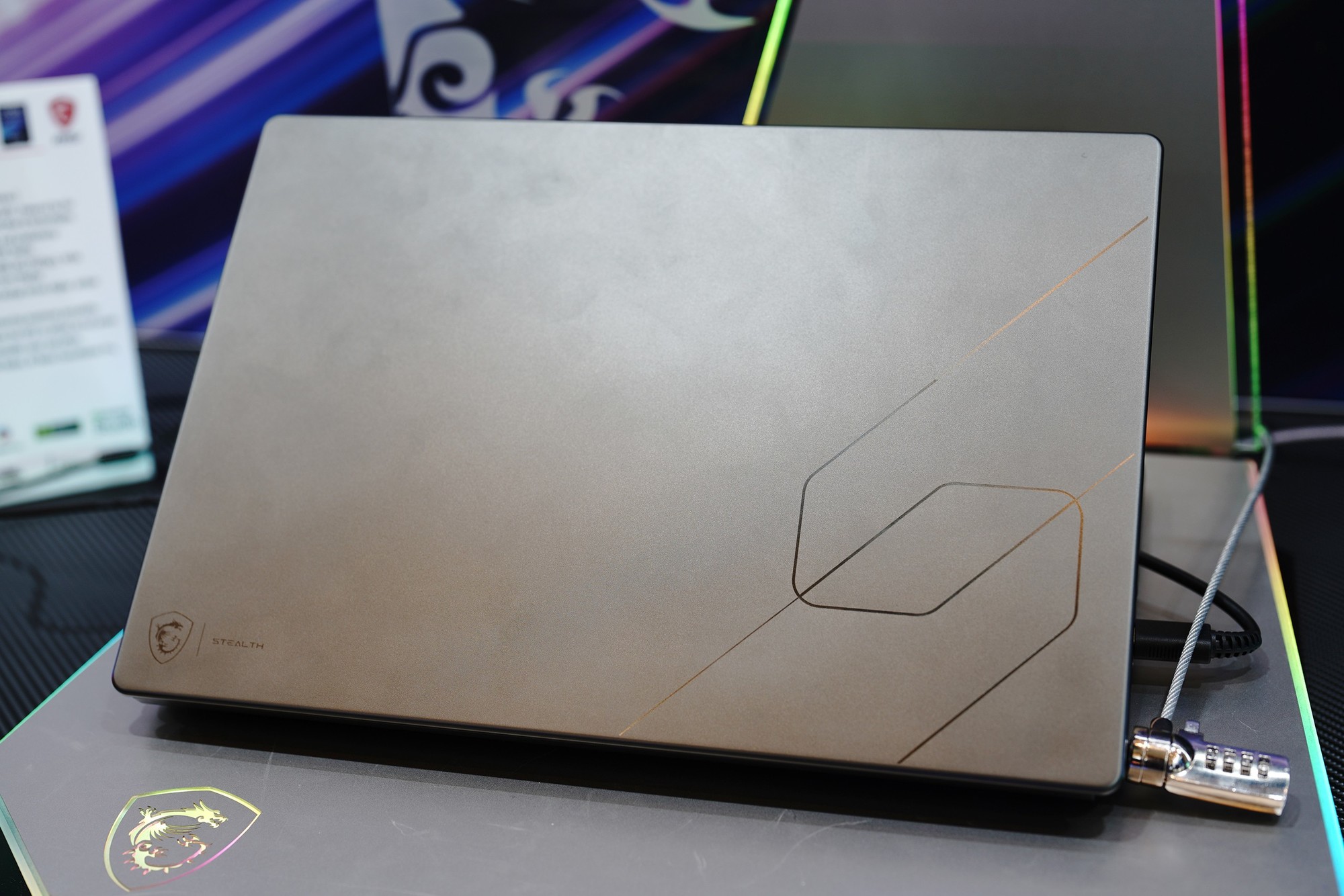 16.65mm������� 300W���޹����ͷ� CES�ֳ�����΢����Ϸ��Ʒ����Ʒ