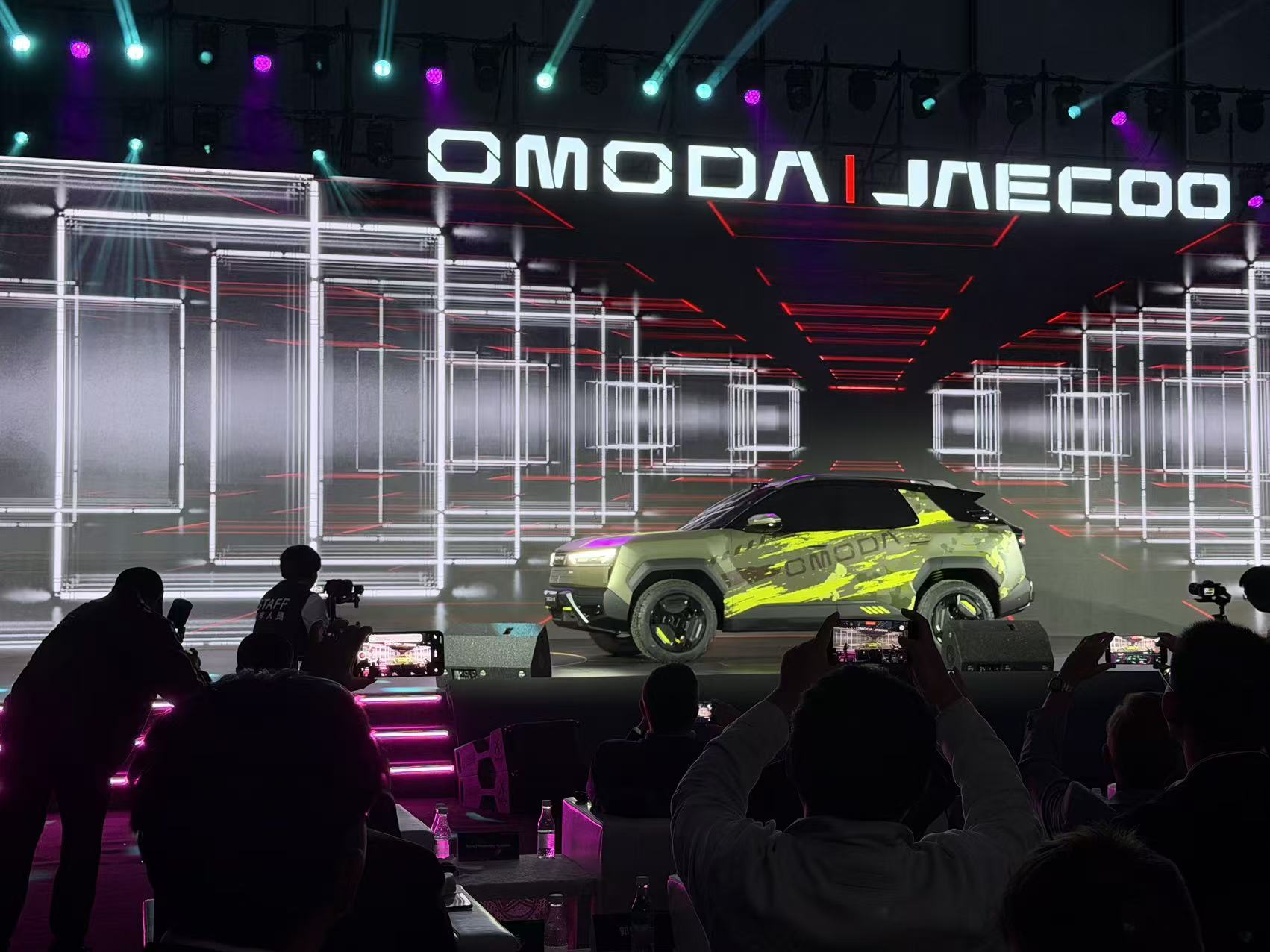 机甲风OMODA X全球首秀,让年轻表达与用户共创走进品牌日常