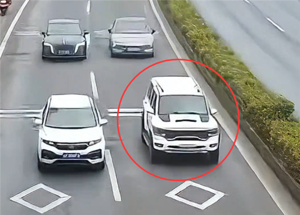 四川德阳现超规低速电动车被认定为汽车，无牌上路遭查扣