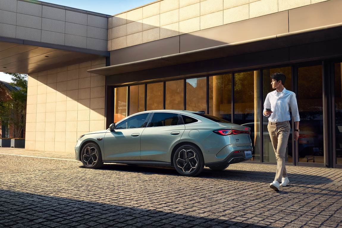 售价8.98万元起,比亚迪2026款海豹05DM-i、海豹06DM-i超享版加推长续航版本