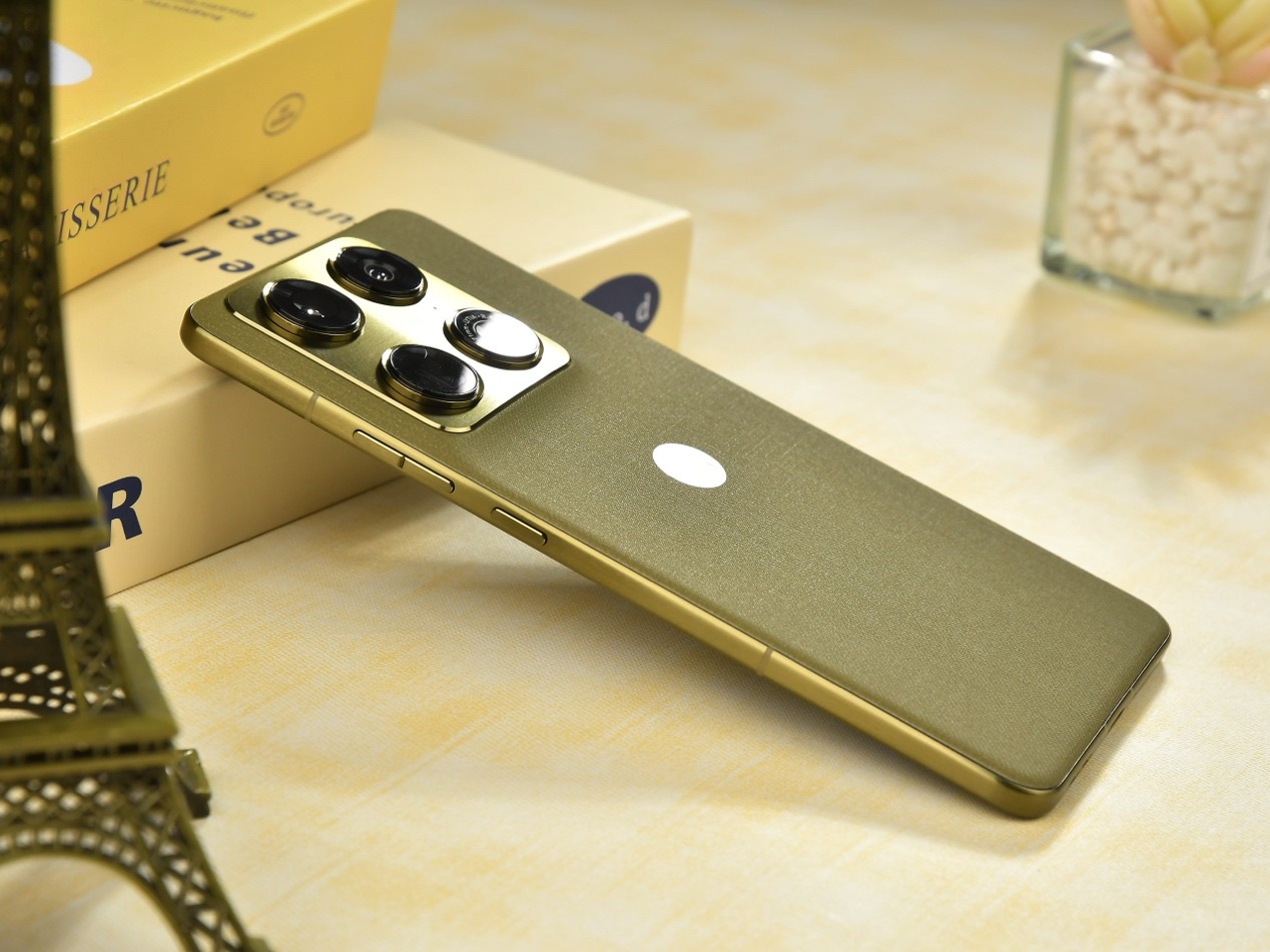 联想 moto X70 Air Pro全面评测:一台敢叫Pro的Air,到底强在哪?