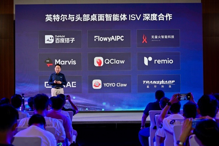 英特尔推动智能体PC“人人可用”:混合AI架构加速端侧智能普及