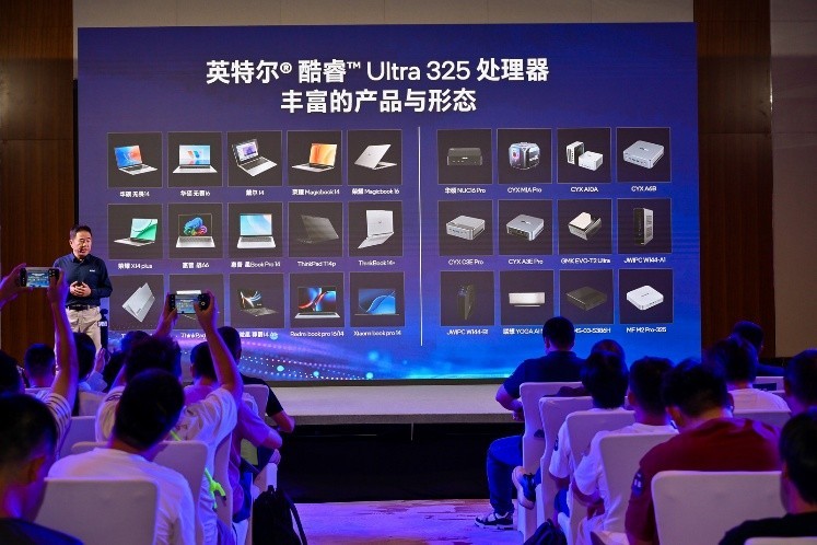 英特尔推动智能体PC“人人可用”:混合AI架构加速端侧智能普及