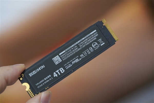 2026年存储价格暴涨：DDR5内存与SSD均价翻倍，装机用户被迫观望