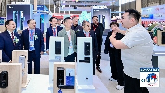 德施曼闪耀2025中国国际五金展,斩获AI智能锁领域多项大奖