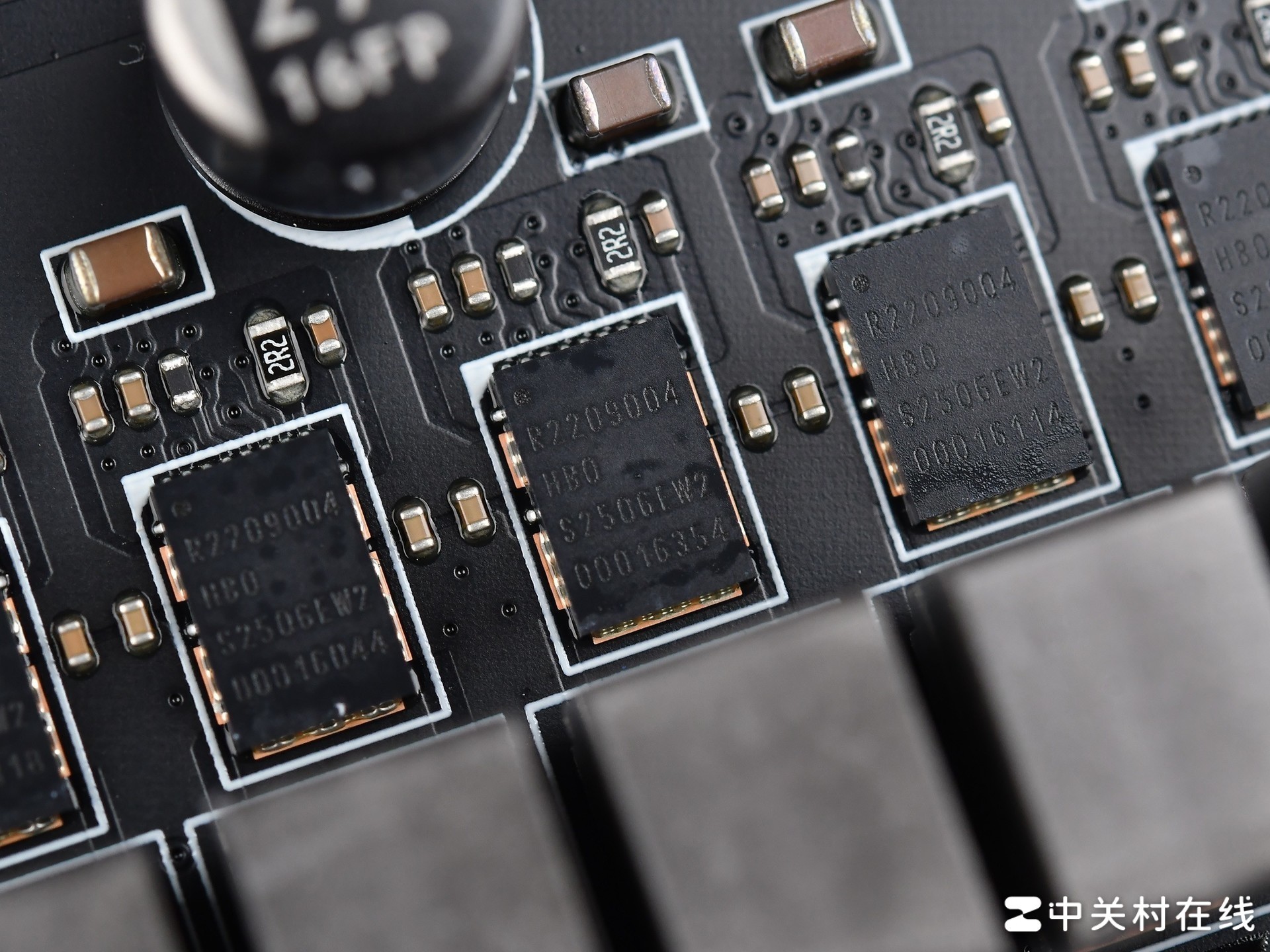 AMD ����9 9950X3D2�������ײ� �������۷� û�ж���