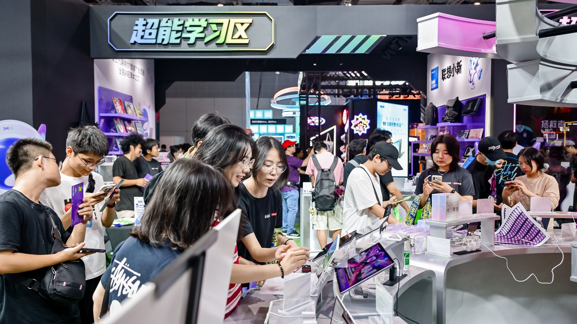 AI赋能全场景!联想携全系新品、世界杯限量版惊艳亮相BilibiliWorld 2026