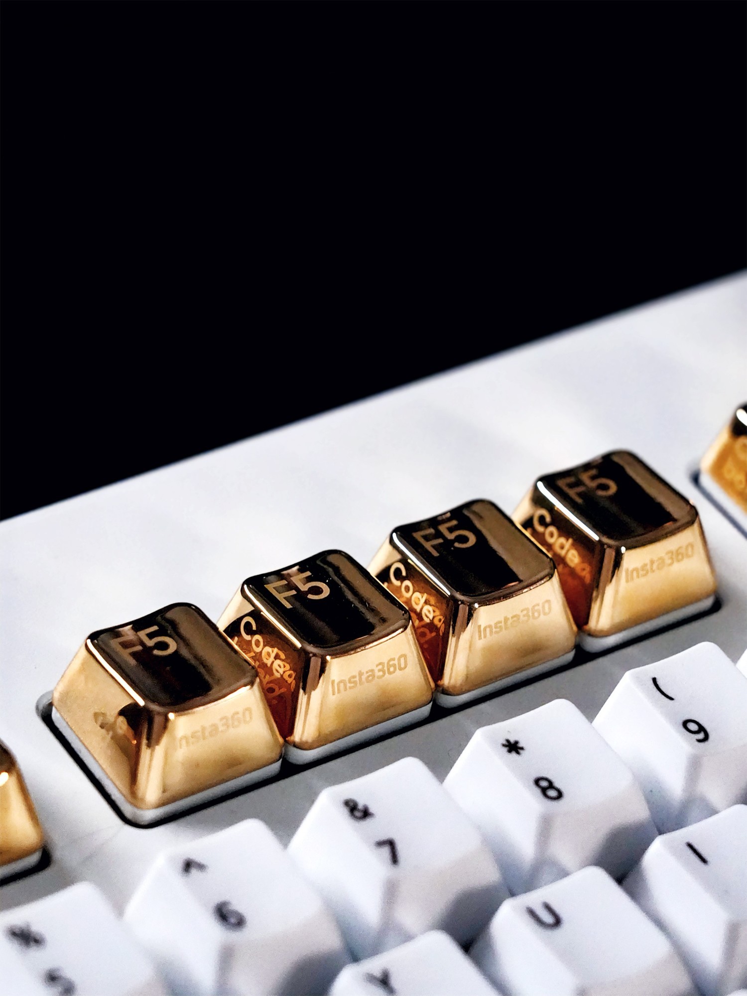 ����Ա�ڣ�Ӱʯ��Ա�����ƽ�35�ˣ���ֵ��4��