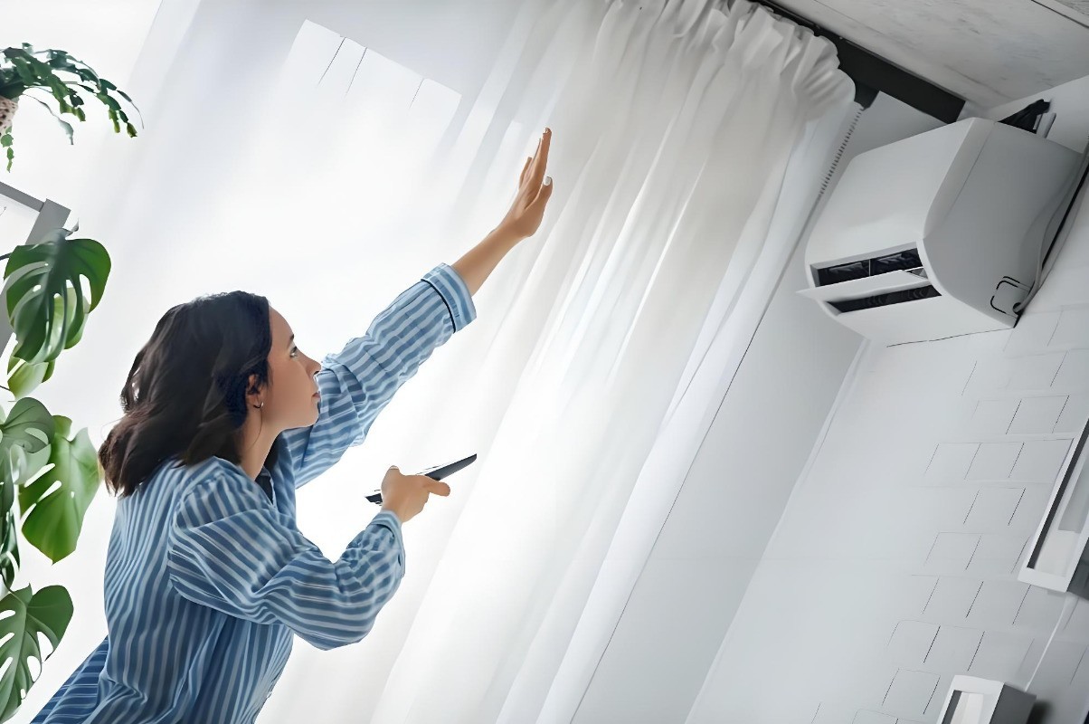 空调26℃的温度秘密：出风口的风为何比设定温度更冷？