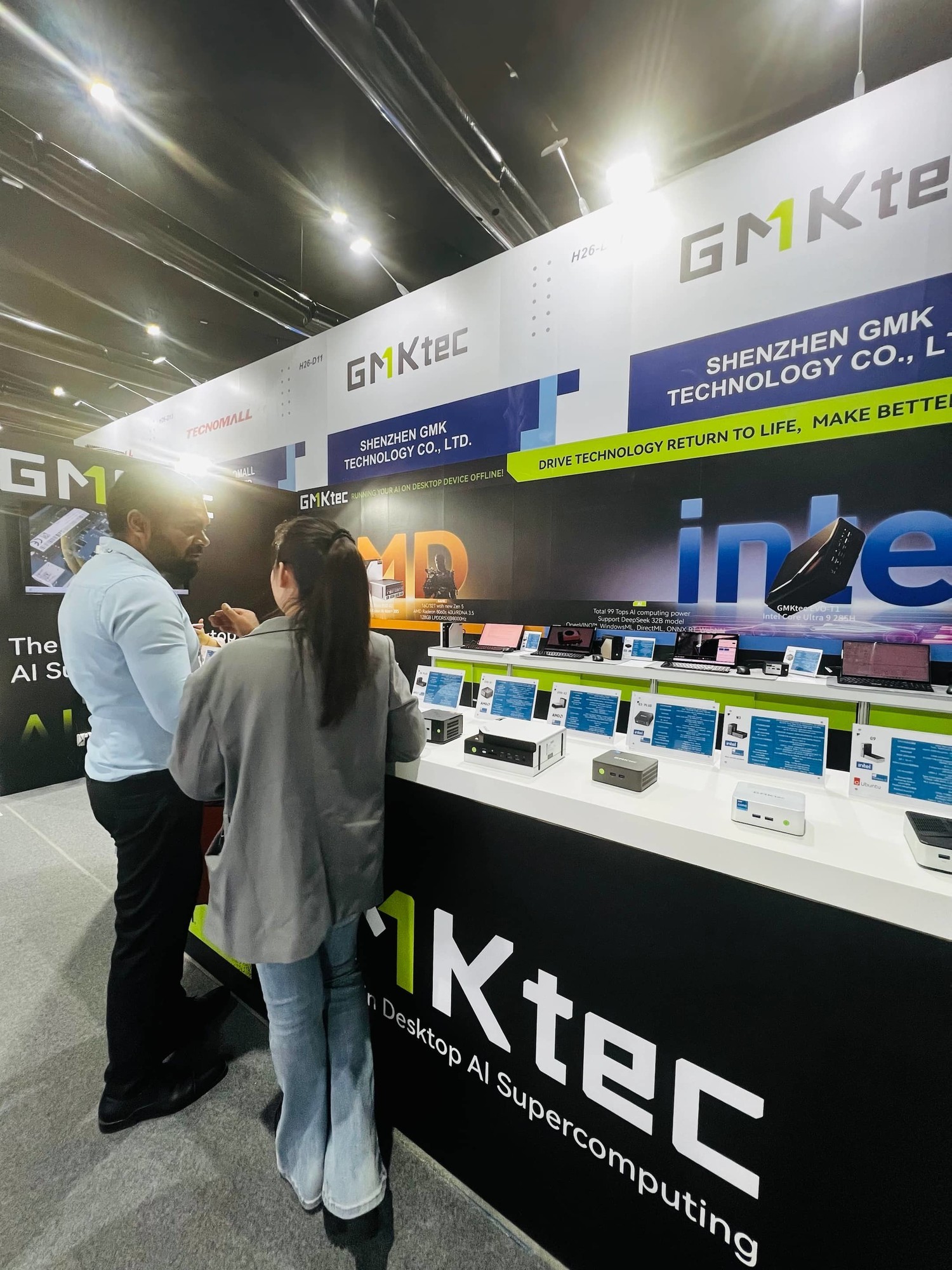 极摩客携桌面 AI 超算重磅亮相 2025 迪拜 GITEX GLOBAL,解锁AI智能新可能