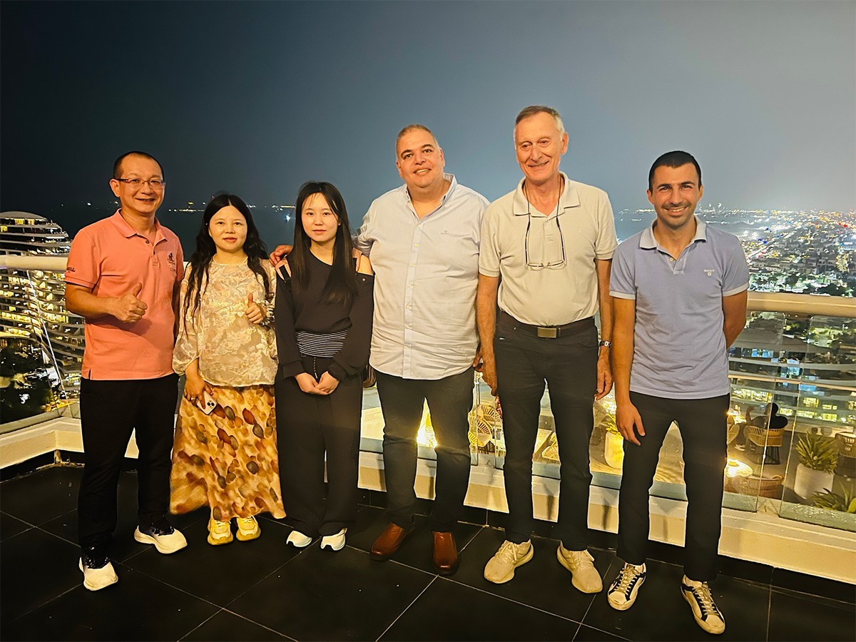 极摩客携桌面 AI 超算重磅亮相 2025 迪拜 GITEX GLOBAL,解锁AI智能新可能