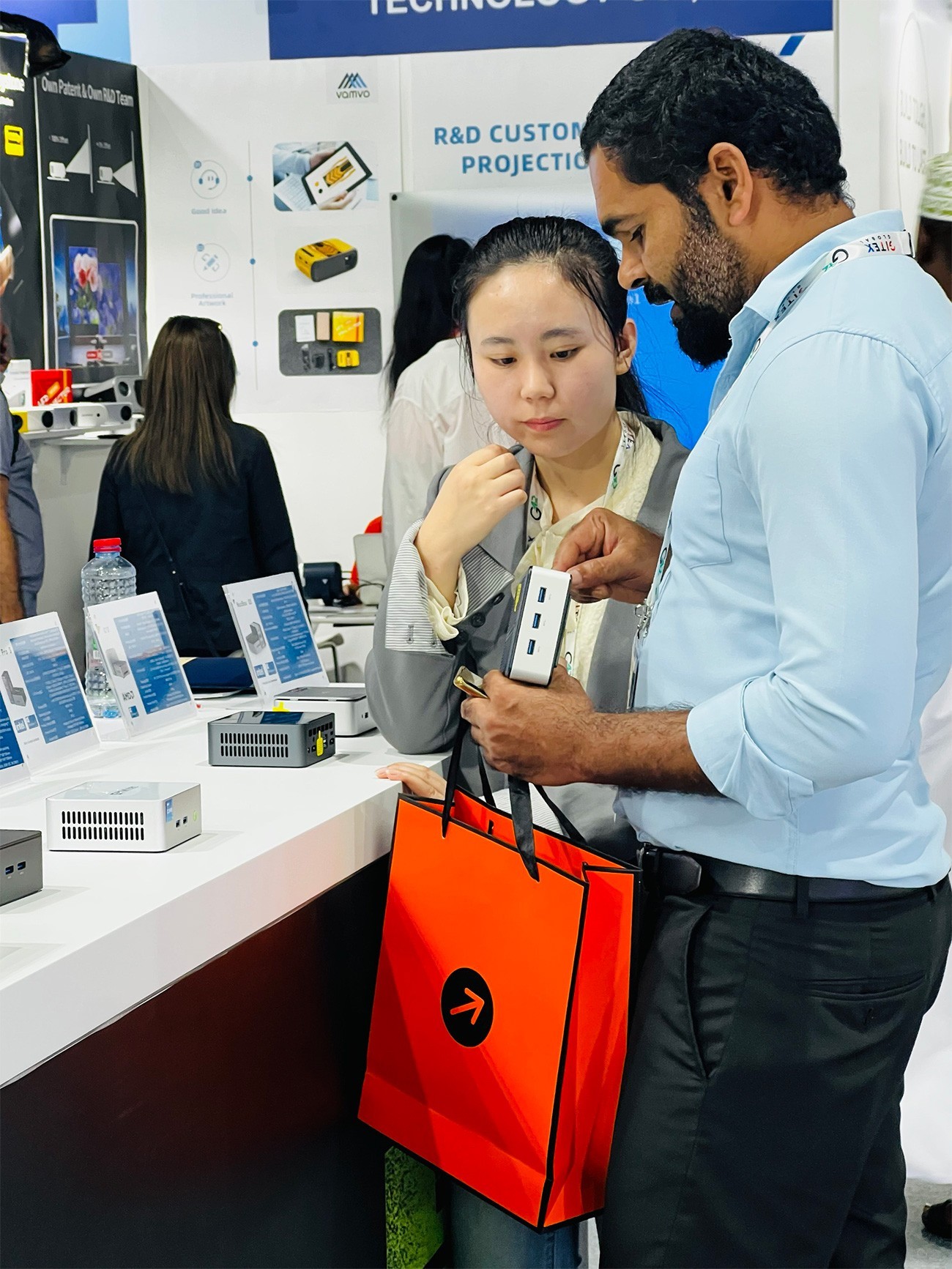 极摩客携桌面 AI 超算重磅亮相 2025 迪拜 GITEX GLOBAL,解锁AI智能新可能