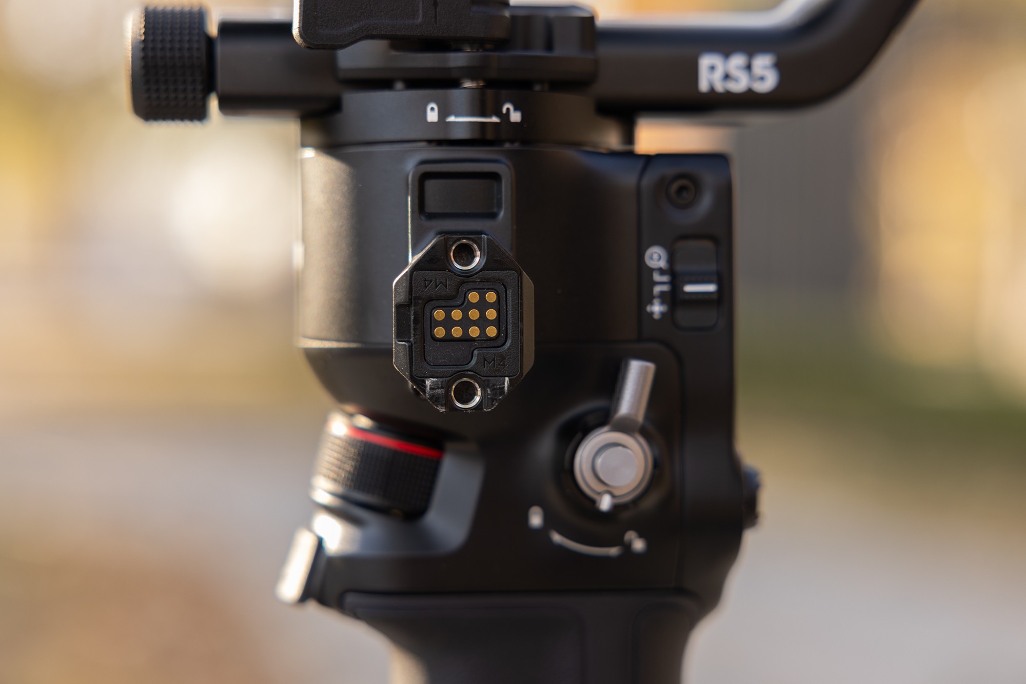 DJI RS 5稳定器测试：更智能化、更轻量化的专业稳定器