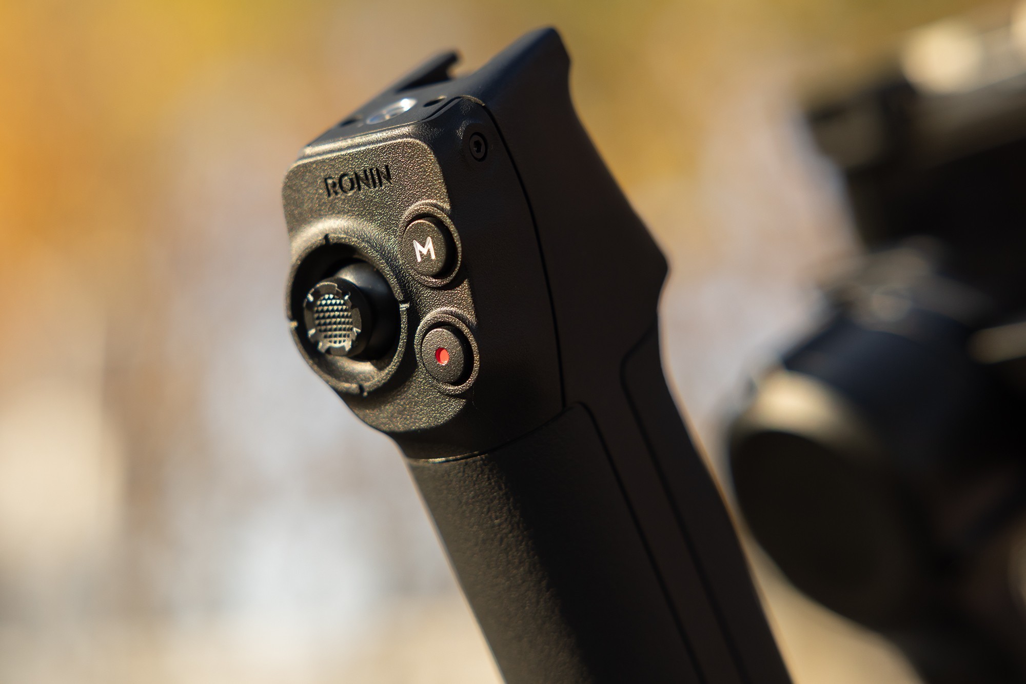 DJI RS 5稳定器测试：更智能化、更轻量化的专业稳定器