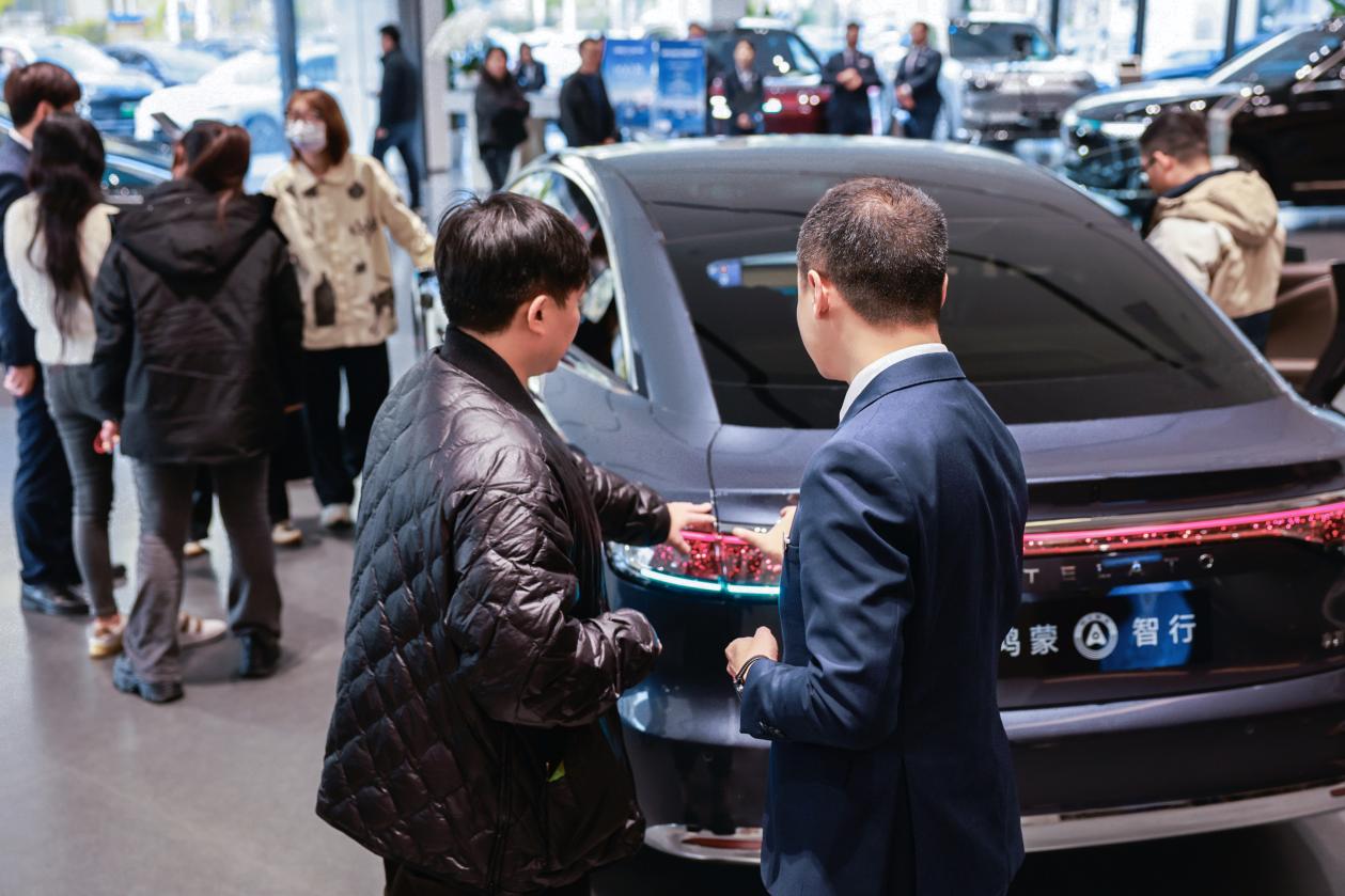 ����12������ͻ��8000̨���й�Ʒ����ι��˺����γ��г���