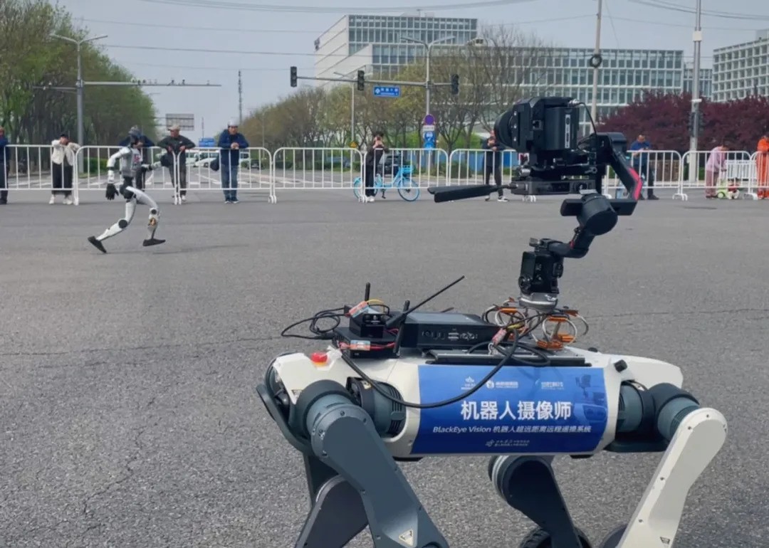 2026人形机器人半马：300多位机器人在赛跑，当虹科技“机器人摄像师”在直播