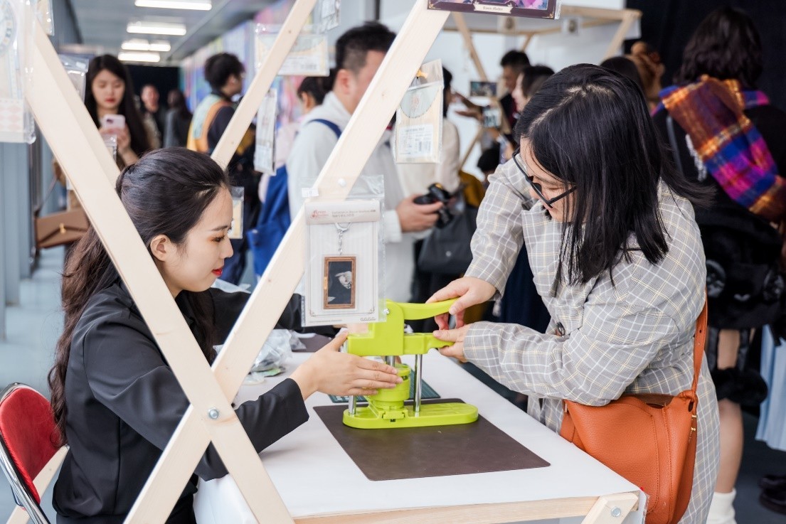 2025����Ӱ����껪֮EOSӰ��������԰�Ϻ���Ļ�� ����Ӱ��������������