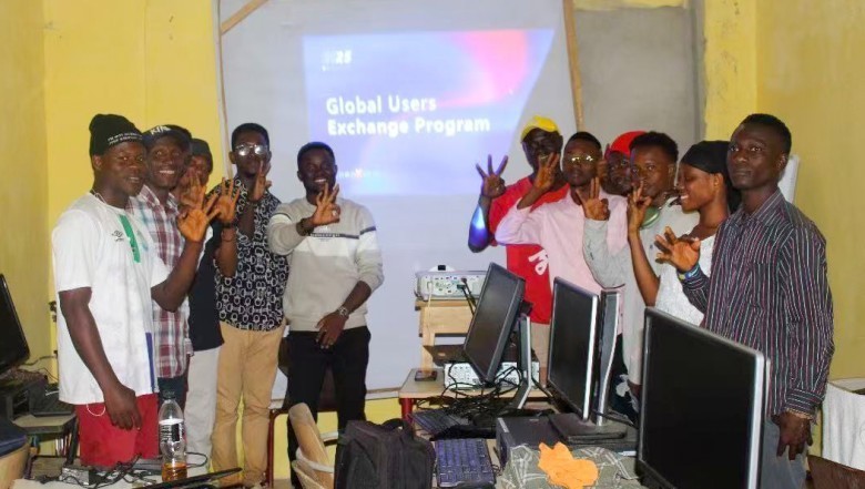 µ±Linux´´Ê¼ÈËÓö¼û·ÇÖÞ¹¤³Ìʦ£ºopenKylinµÄ¿ç¹ú¿ªÔ´ÈÕ¼Ç