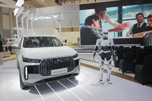 AiMOGA墨甲机器人惊艳亮相印尼车展,加速东南亚智能销售布局