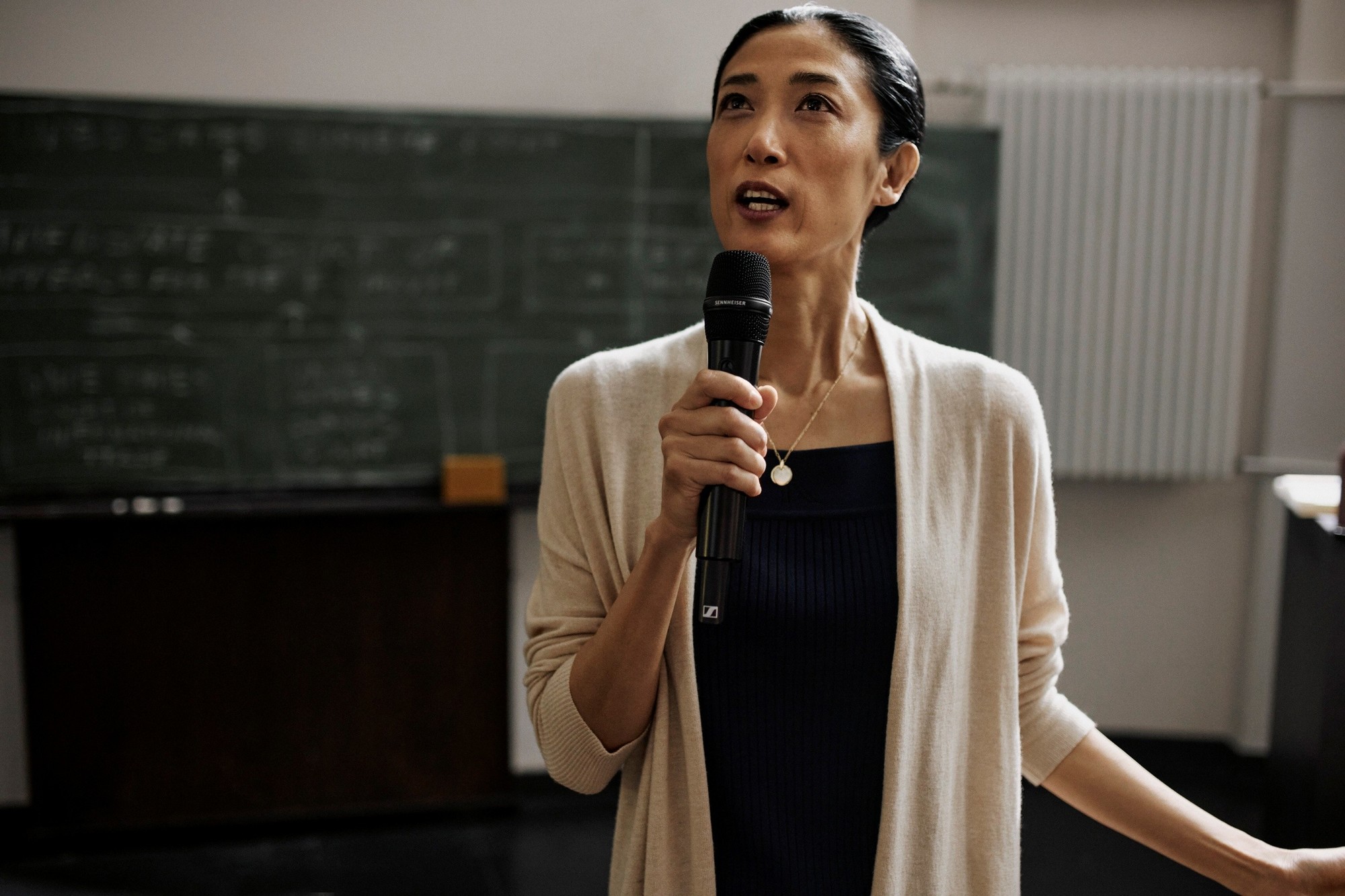 更智能、更高效,AVer联手森海塞尔推出新一代摄像头追踪解决方案