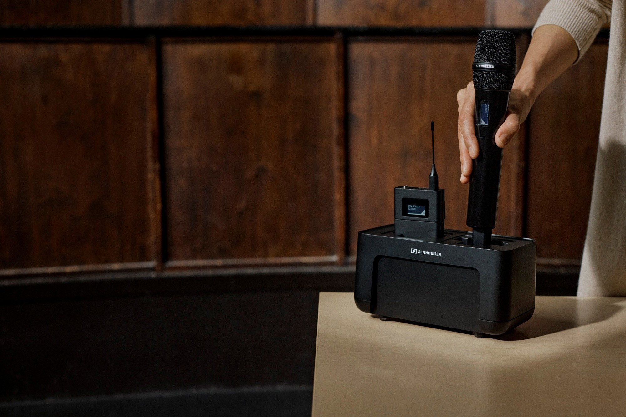 更智能、更高效,AVer联手森海塞尔推出新一代摄像头追踪解决方案