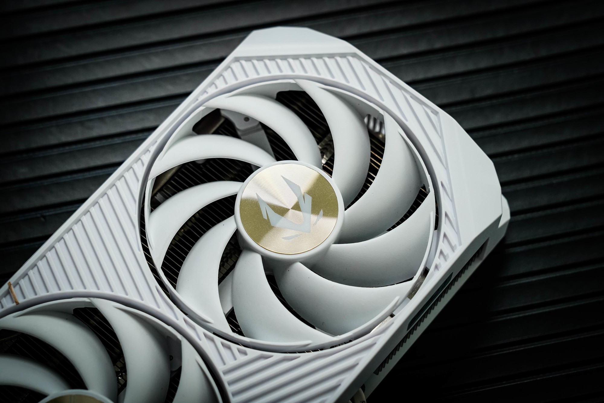 ̩RTX 5070 Ti SOLID WHITEԿ  ͷŷǷ