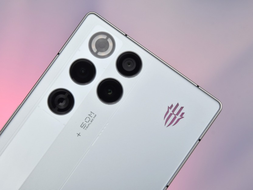 ��ħ11 Proȫ�����⣺8000mAhս�����޾��ѣ��羺�콢��ȫ�·�ʽ