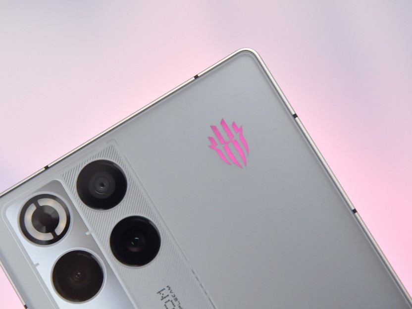 ��ħ11 Proȫ�����⣺8000mAhս�����޾��ѣ��羺�콢��ȫ�·�ʽ