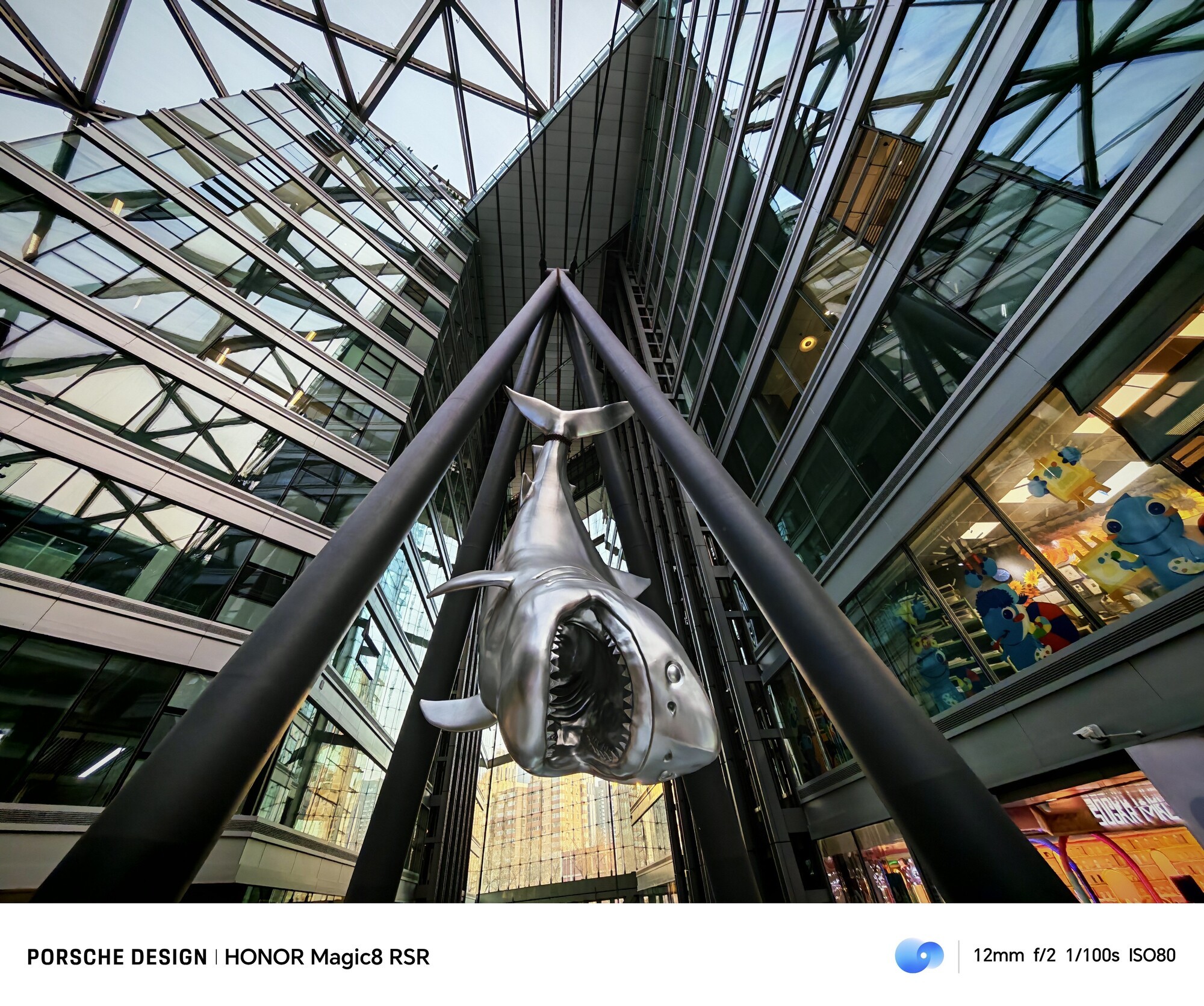 荣耀Magic8 RSR 保时捷设计上手评测:AI影像体验的新高峰