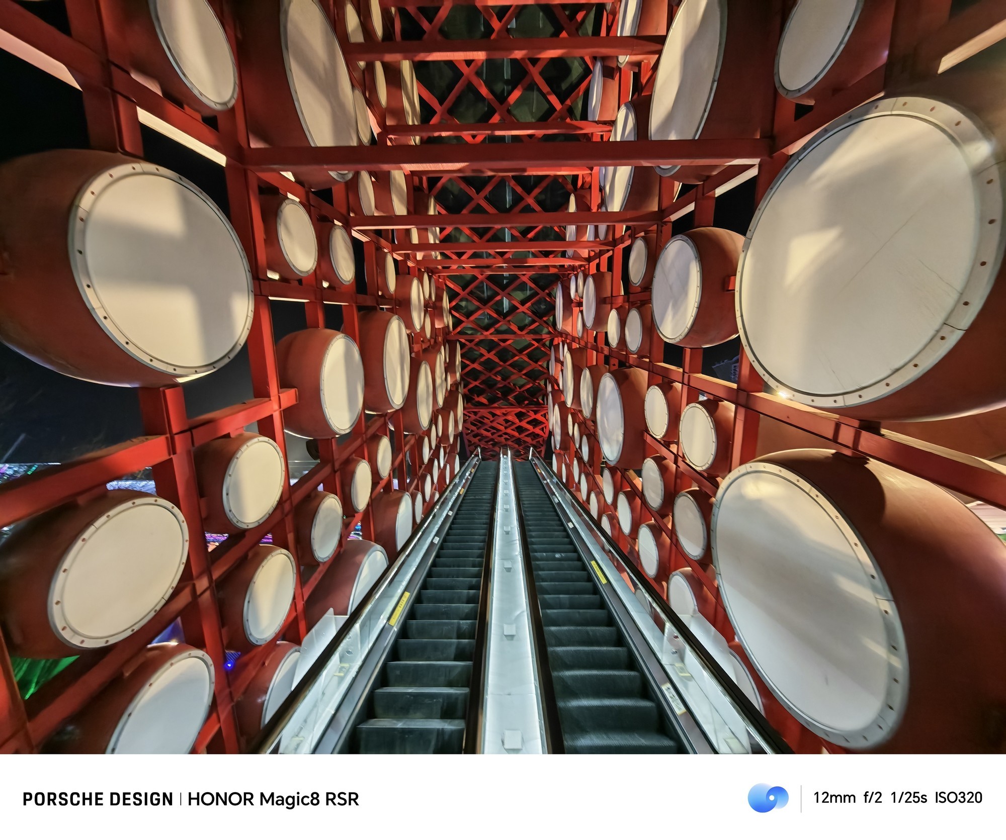 荣耀Magic8 RSR 保时捷设计上手评测:AI影像体验的新高峰