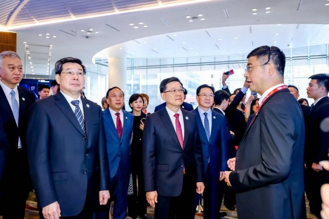 特首亲临展台！易鑫于世界互联网大会亚太峰会宣布年内将开源AI Infra
