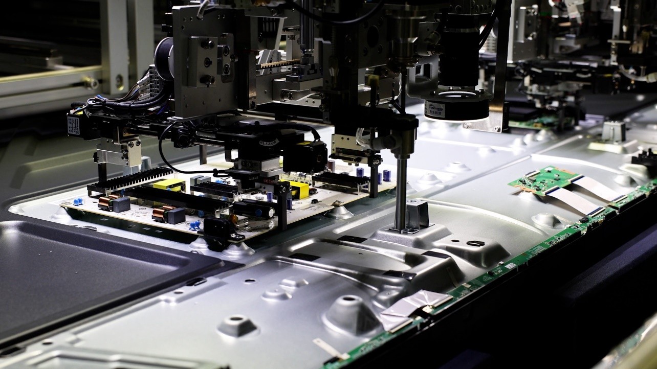 达沃斯高光时刻!海信电视斩获全球电视行业唯一“灯塔工厂”奖杯