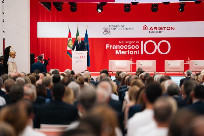 ��������͹���ͳ ��ϯ������˹�ơ�Ĭ������굮������