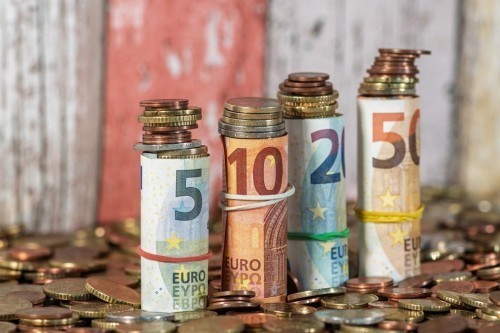 2025年贵金属交易平台选择指南:以香港金盛贵金属为例