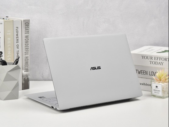 第三代酷睿Ultra加持，AI算力再进化，华硕破晓 Ultra超轻薄商务AI本评测