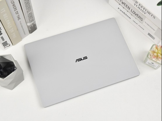 第三代酷睿Ultra加持，AI算力再进化，华硕破晓 Ultra超轻薄商务AI本评测