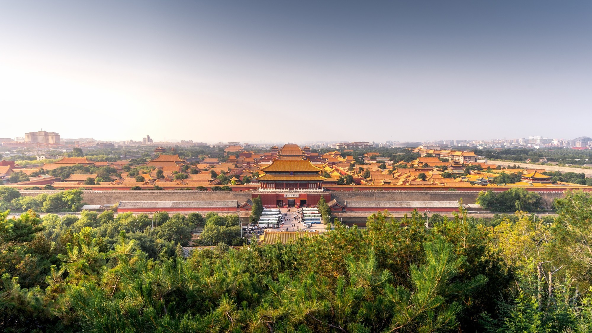 用尼康Z5II记录城市光影瞬间