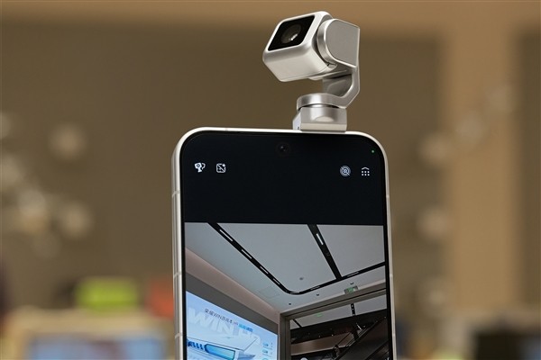 荣耀Robot Phone：全球首款具身智能手机，2026年8月发布