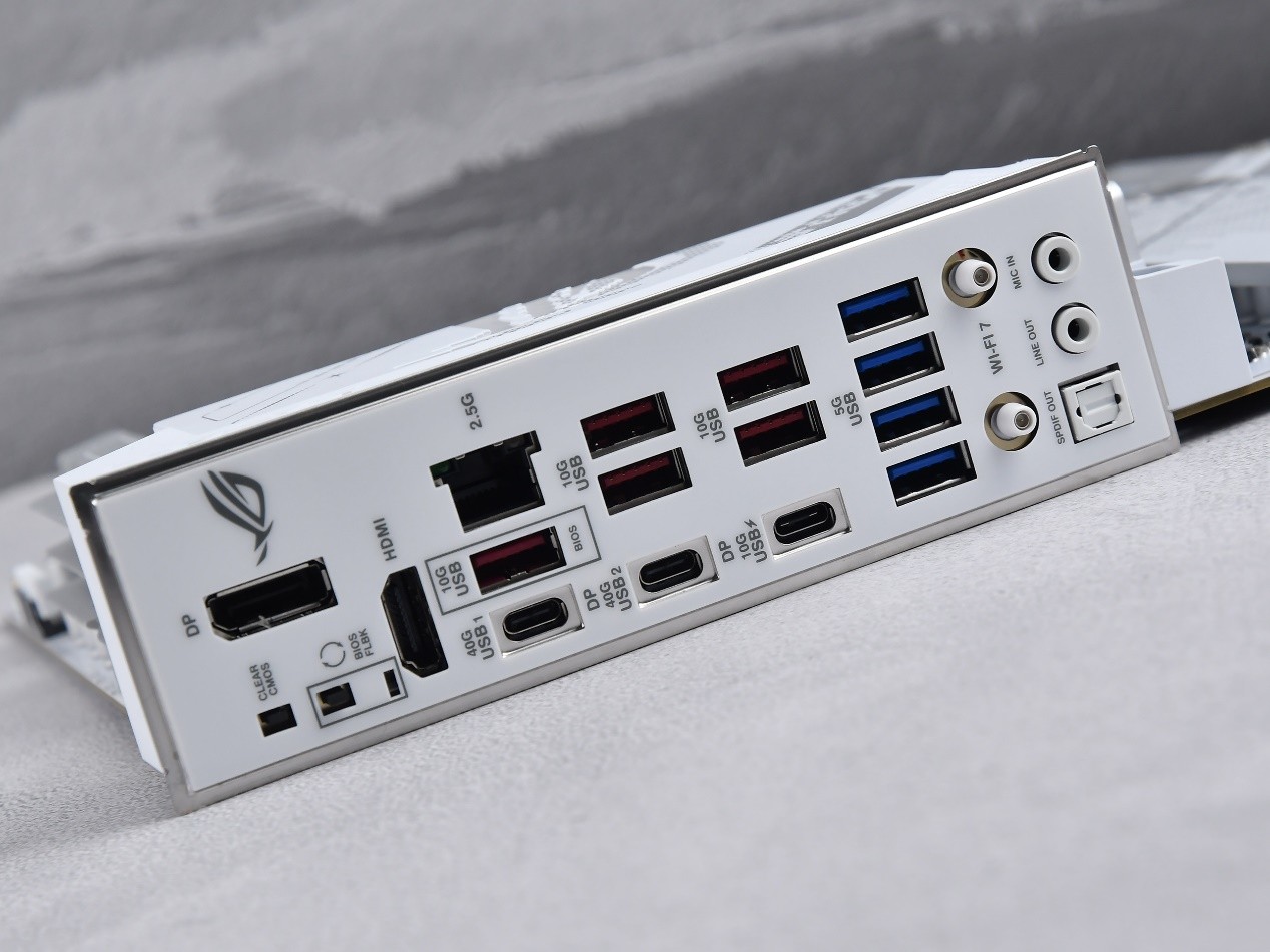 颜值升级,性能狂飙!华硕ROG STRIX X870-A GAMING WIFI S吹雪主板评测