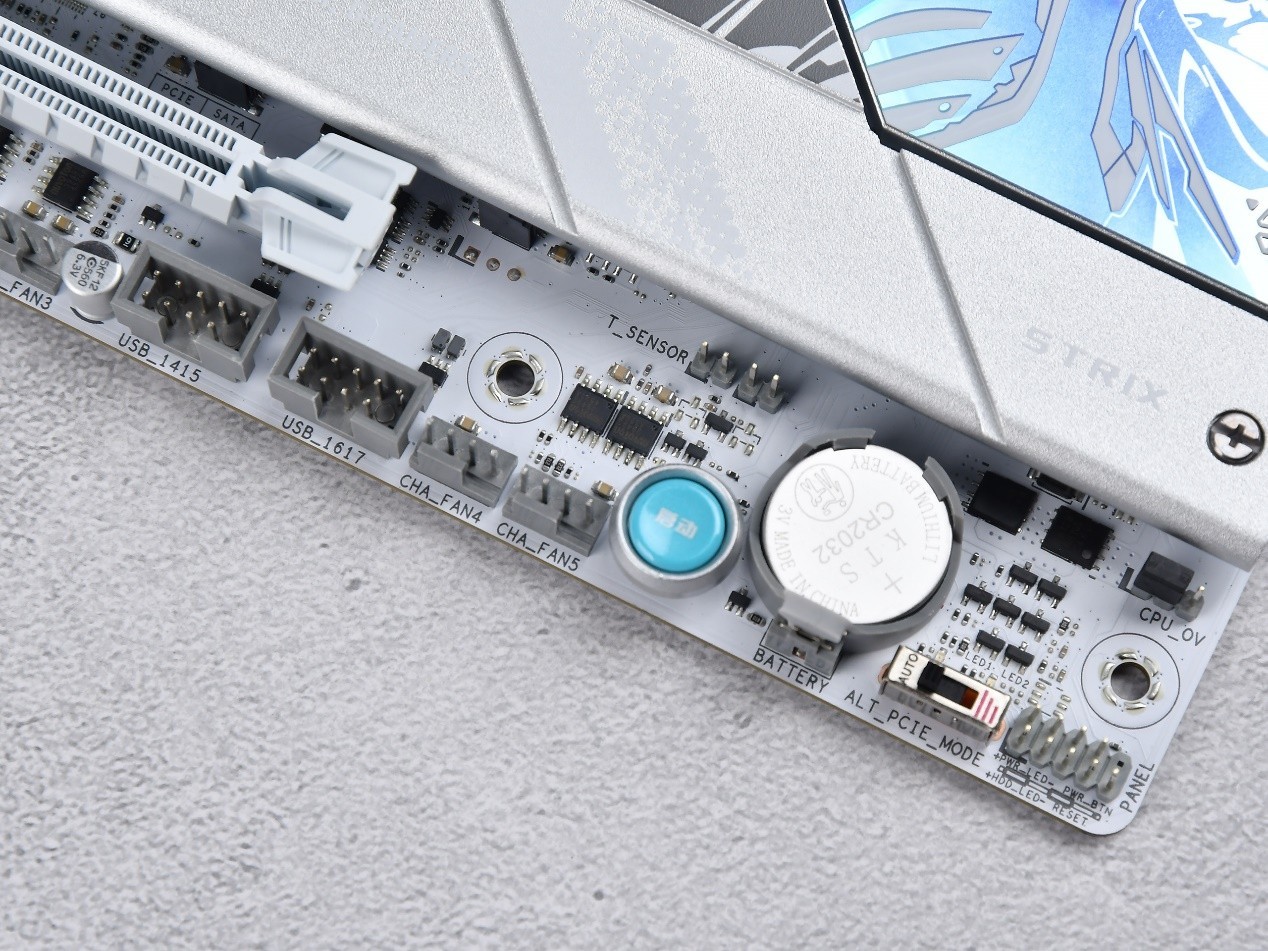 颜值升级,性能狂飙!华硕ROG STRIX X870-A GAMING WIFI S吹雪主板评测