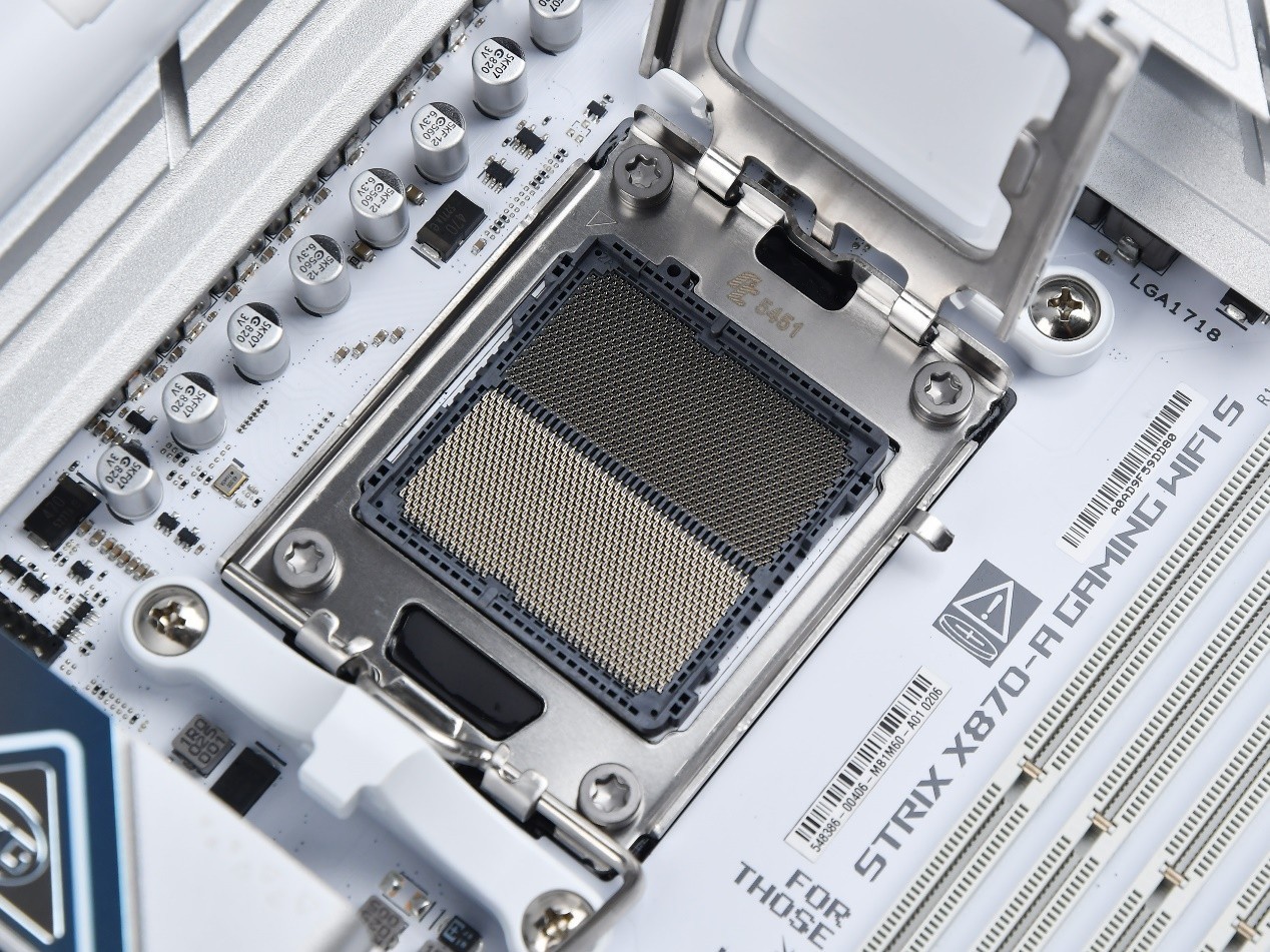 颜值升级,性能狂飙!华硕ROG STRIX X870-A GAMING WIFI S吹雪主板评测