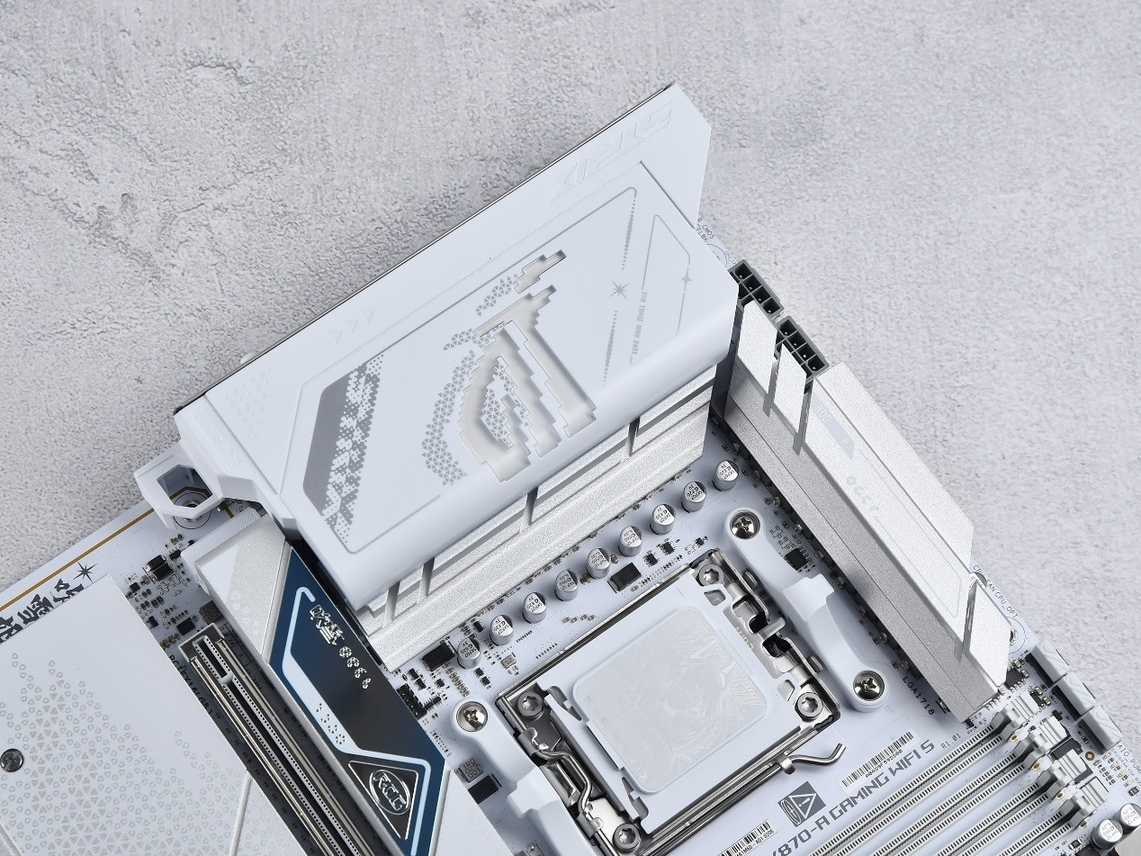 颜值升级,性能狂飙!华硕ROG STRIX X870-A GAMING WIFI S吹雪主板评测