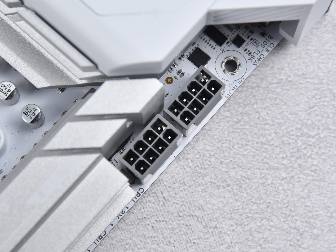 颜值升级,性能狂飙!华硕ROG STRIX X870-A GAMING WIFI S吹雪主板评测