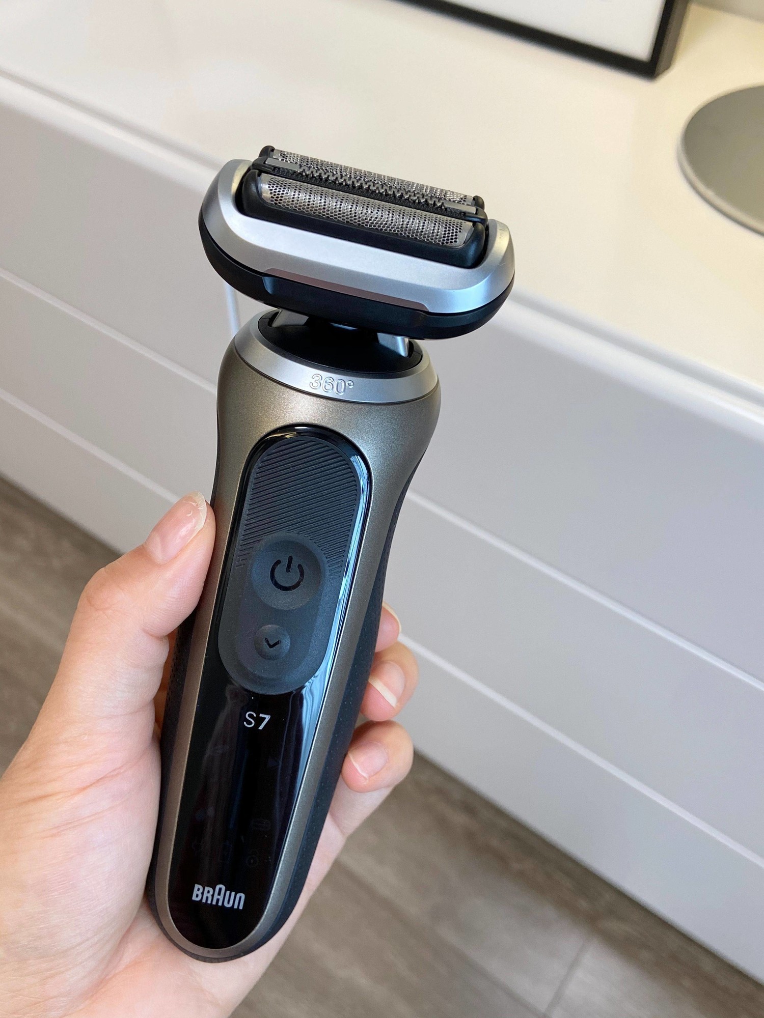 电动剃须刀怎么挑选 ChMkLWkRnZeIQK2wAA3l797qgDkAAGORAKGfPwADeYH497.jpg